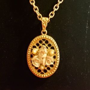 1928 signed porcelain roses necklace